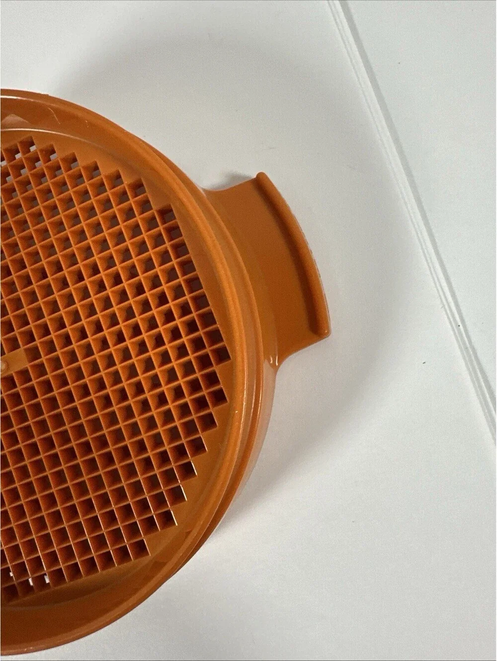 VintageTupperware Sift-it Paddle Harvest Orange Flour/Powdered Sugar Sifter